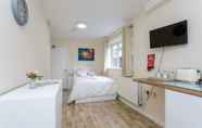 Bedroom 7 Blackberry - Stylish Self-contained Flats in Soton City Centre