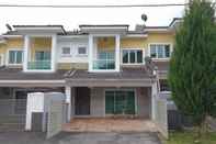 Exterior The Woodz Homestay - 2 Storey House