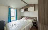 Kamar Tidur 4 Lovely 2-bed Static Caravan in Rhyl