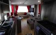 Kamar Tidur 7 Lovely 2-bed Static Caravan in Rhyl