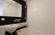 Toilet Kamar 6 Hotel M′ s Est Nanajo