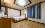 Bedroom 2 Gwangyang Alps