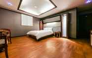 Bedroom 4 Daejeon Yongjeon Sky