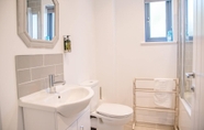 In-room Bathroom 3 3 Oaks Court, Thorpeness