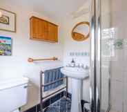 In-room Bathroom 7 3 Shellpit Cottages, Thorpeness