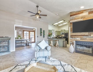 Lobby 2 Luxurious Home with Red Rock Views