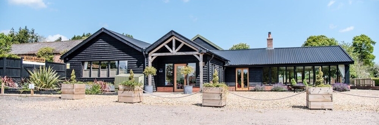 Exterior Ash Lodge With Hot Tub, Kingfishers