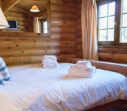 Bedroom 2 Ash Lodge With Hot Tub, Kingfishers