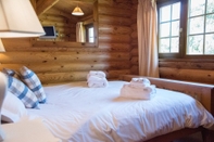 Bedroom Ash Lodge With Hot Tub, Kingfishers