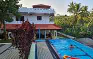 Kolam Renang 4 Villa Talpe Inviting 5 Bedrooms & Massage Pool