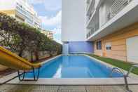 สระว่ายน้ำ B44 - Alto do Quintao Central Apartment