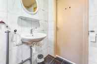 Toilet Kamar Tranquil Holiday Home in Lage Zwaluwe With Terrace