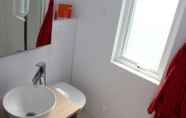 In-room Bathroom 2 Modern Chalet With 2 Bedrooms, 2 Bathrooms and Wifi in Friesland