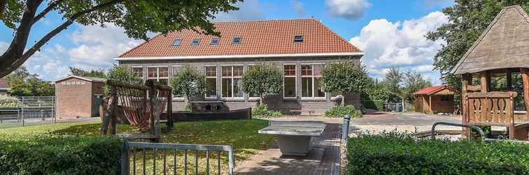 ภายนอกอาคาร Cozy 4 Person Chalet in the Frisian Nature