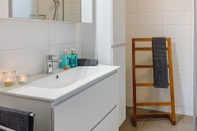 In-room Bathroom Modern Villa With Panoramic View of the Veerse Meer