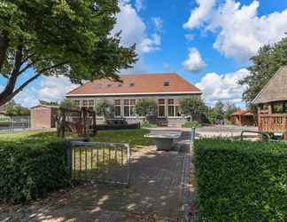Exterior 2 Modern 6-person Chalet in the Frisian Countryside, 3 Bedrooms and Wifi