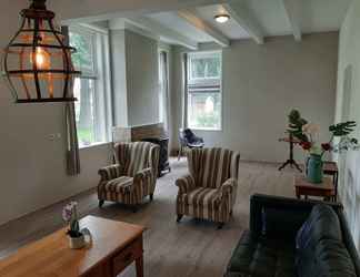 ล็อบบี้ 2 Spacious Farmhouse in Tweede Exloermond With Patio