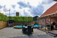 Kolam Renang Spacious Farmhouse in Tweede Exloermond With Patio