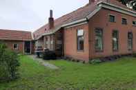 ภายนอกอาคาร Spacious Farmhouse in Tweede Exloermond With Patio