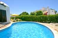 Swimming Pool Modern Holiday Home in Quarteira With Swimming Pool