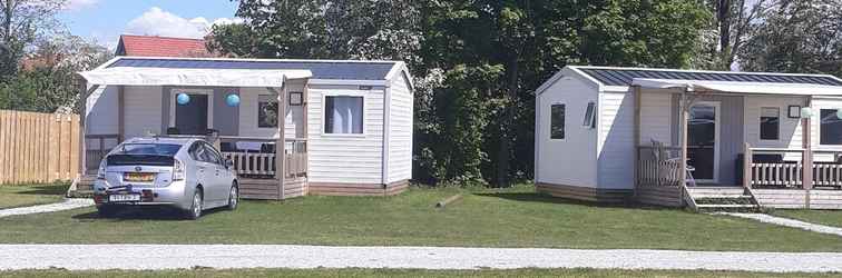 Exterior Compact 4 Person Chalet in Friesland