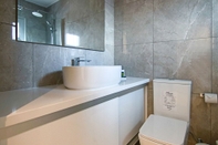 In-room Bathroom Phaedrus Living Seaside Luxury Flat Athina 108