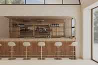 Bar, Cafe and Lounge Isla Brown Corinthia Resort & Spa​​​​​​​, a member of Brown Hotels