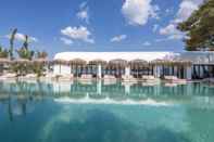 Hồ bơi Isla Brown Corinthia Resort & Spa​​​​​​​, a member of Brown Hotels