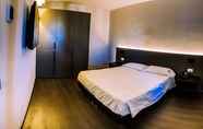 Kamar Tidur 4 Venice Terminal Apartments & Suites