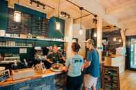 Bar, Kafe, dan Lounge Huttopia Adirondacks