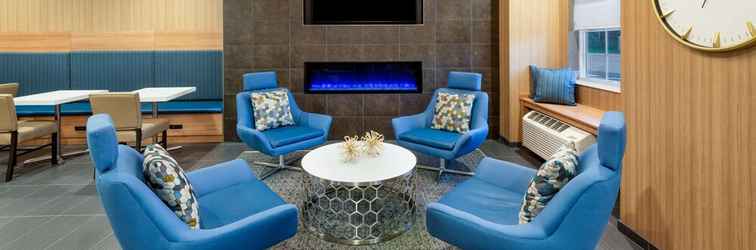 Lobby Microtel Inn & Suites by Wyndham Farmington