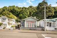 Exterior Pristine 2-bed waterfront, Karaka Bays