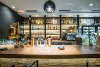 Bar, Kafe, dan Lounge Whistler Lodge  by Alpine Residences