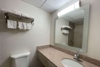 In-room Bathroom Studio 6 Tinton Falls, NJ - Neptune