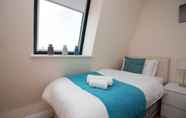 Bedroom 2 Stayzo Castle Penthouse 18- A Clean Fresh Modern Apartment With Free Wi-fi