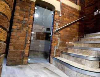 Lobby 2 Stayzo Modern Studio Apartment 1 in Bradford City