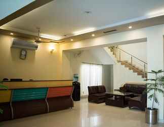 Lobi 2 Hotel Days Inn Two