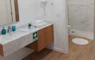 Toilet Kamar 3 Amazing Ultramodern Apartment in Historical Center