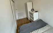 Kamar Tidur 2 1-bed Apartment Next to Paisley Gilmour Station!