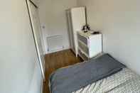 Kamar Tidur 1-bed Apartment Next to Paisley Gilmour Station!