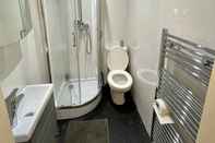 In-room Bathroom 1-bed Apartment Next to Paisley Gilmour Station!