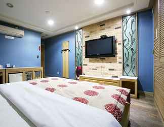 Kamar Tidur 2 Goyang Chess Hotel