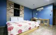 Kamar Tidur 6 Goyang Chess Hotel