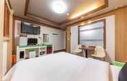 Bedroom 2 Jecheon Queen Motel