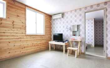 Bedroom 4 Sokcho Heritage Pension