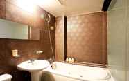 In-room Bathroom 4 Sungshin University Station Galaxy2