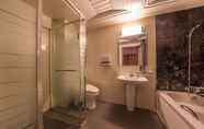 In-room Bathroom 2 Hapjeong Namgyung Hotel