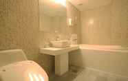 In-room Bathroom 6 Seocho Lava Gyodaenambuteomineol