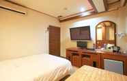 Bedroom 7 Sincheon Plus