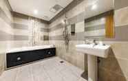 In-room Bathroom 7 Gyeongju Rive